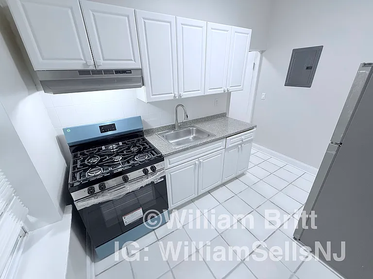 67-69 Brinkerhoff St #4B — Photo 1