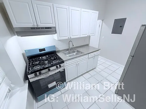 67-69 Brinkerhoff St #4B Photo 1