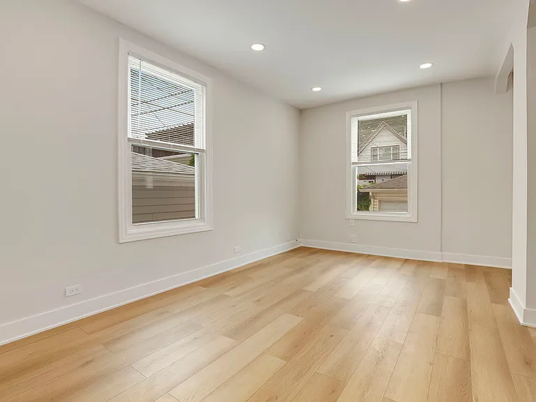 4340 N Oakley Ave #CH — Photo 9