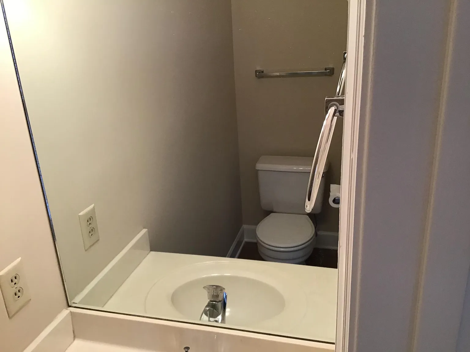 2 bed, 1.5 bath, 1400 sqft, $1,200 — Photo 4