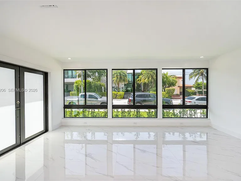 1621 S Treasure Dr — Photo 16