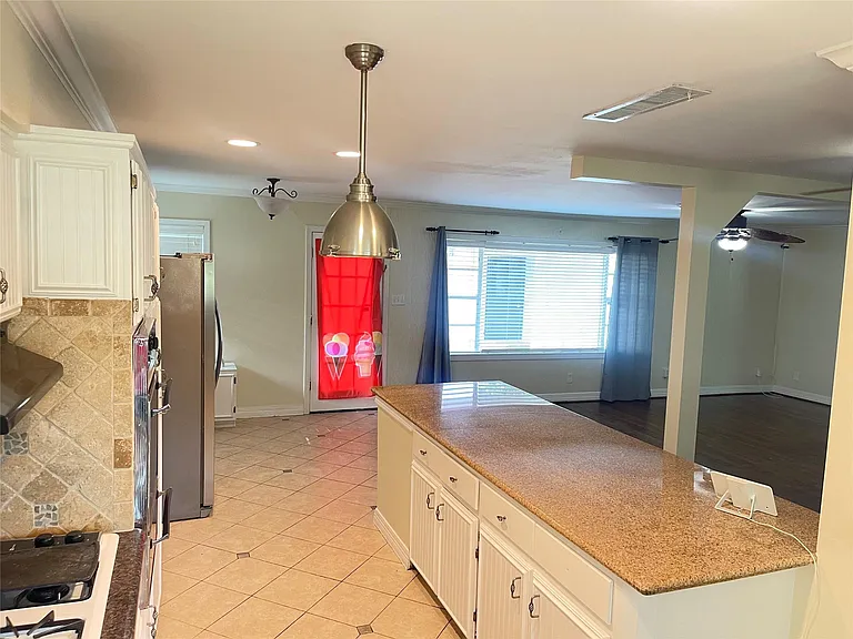 9602 Val Verde St — Photo 11
