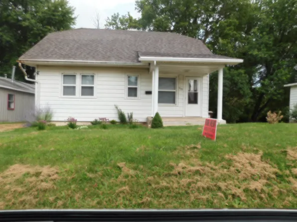 230 W Summit St, Freeport, IL 61032