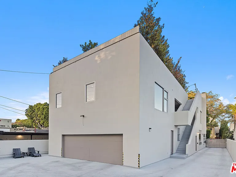 613 Westmount Dr — Photo 33