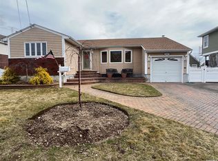 2407 Babylon St, Wantagh, NY 11793