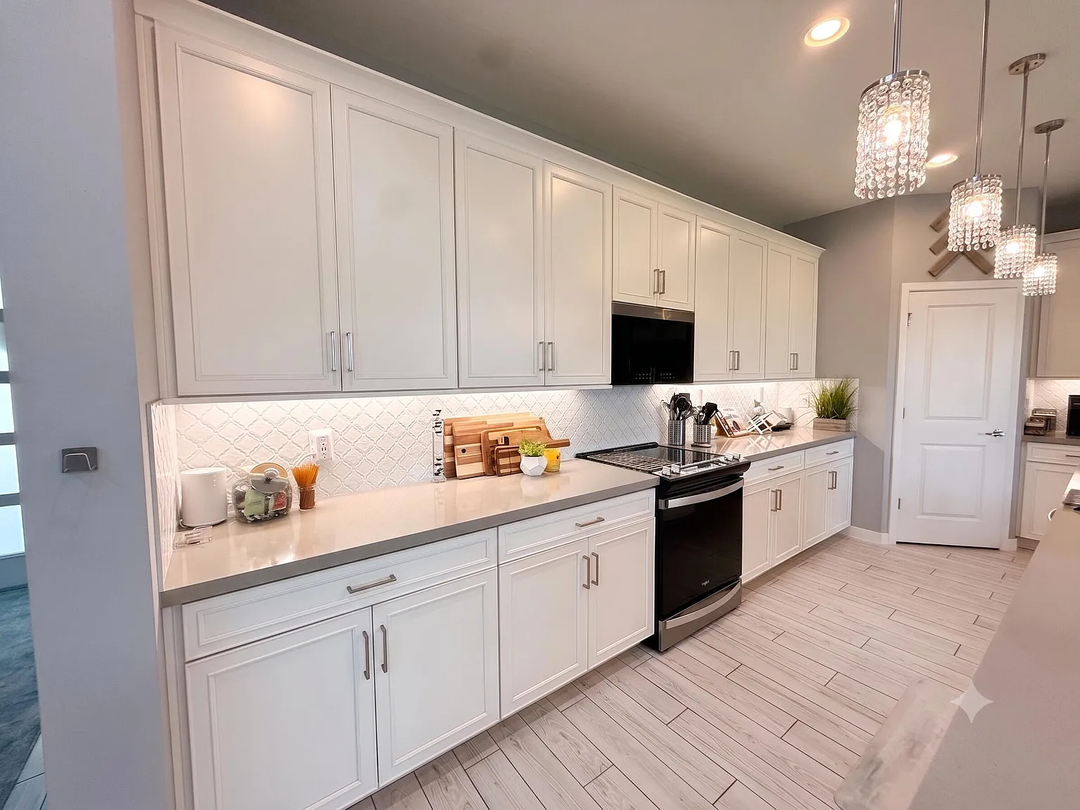 3 bed, 2.5 bath, 2317 sqft, $4,100 — Photo 4