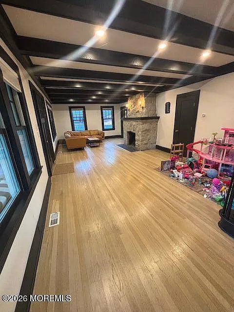 4 bed, 2.5 bath, 2000 sqft, $2,400 — Photo 3