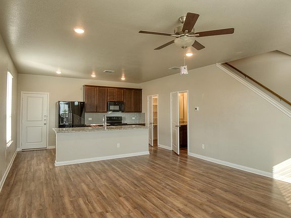 4th image of 1602 Lummus Dr #1