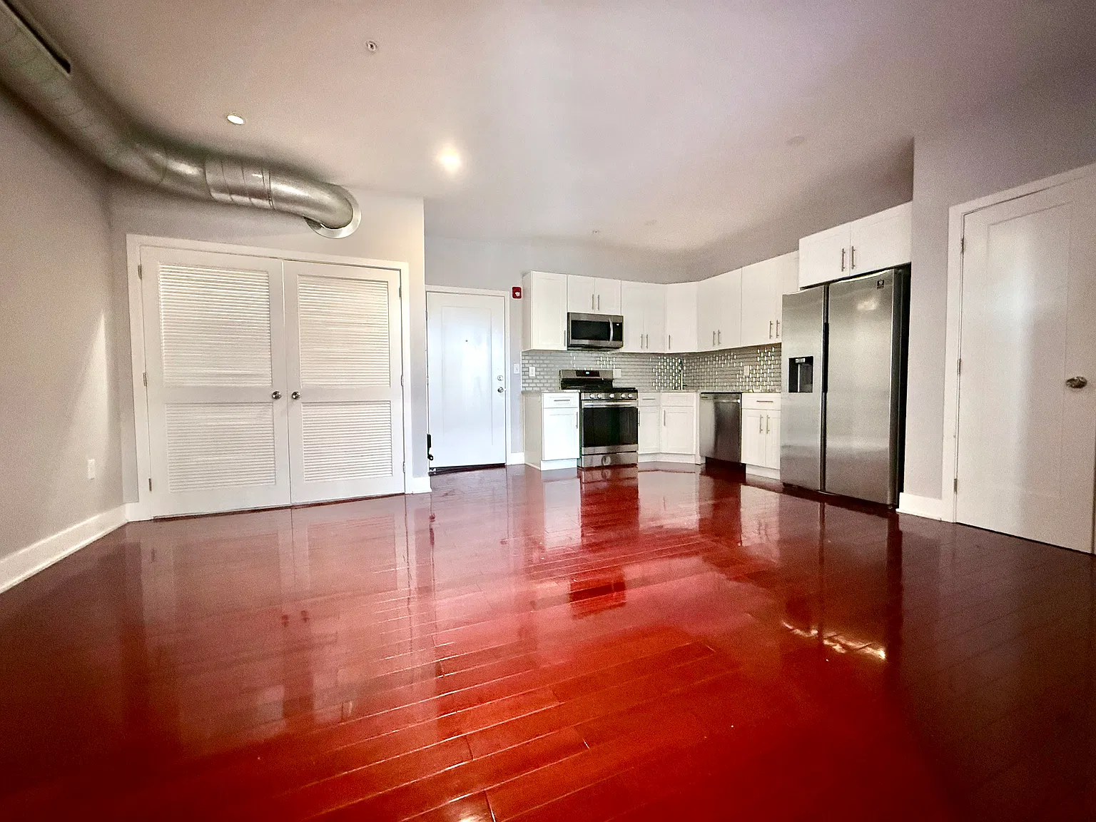 302 Richmond St — Photo 4
