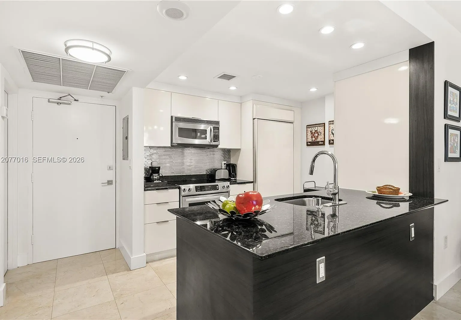 Harbour House Condo — Photo 4