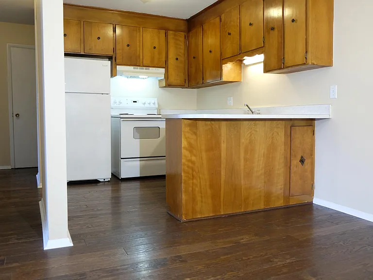 2530 Sharondale Dr #B7 — Photo 3