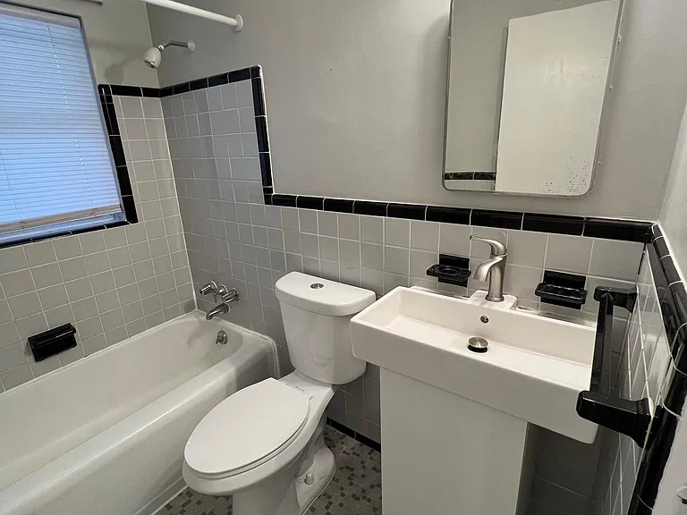 2804 Coolidge Hwy #27 — Photo 8