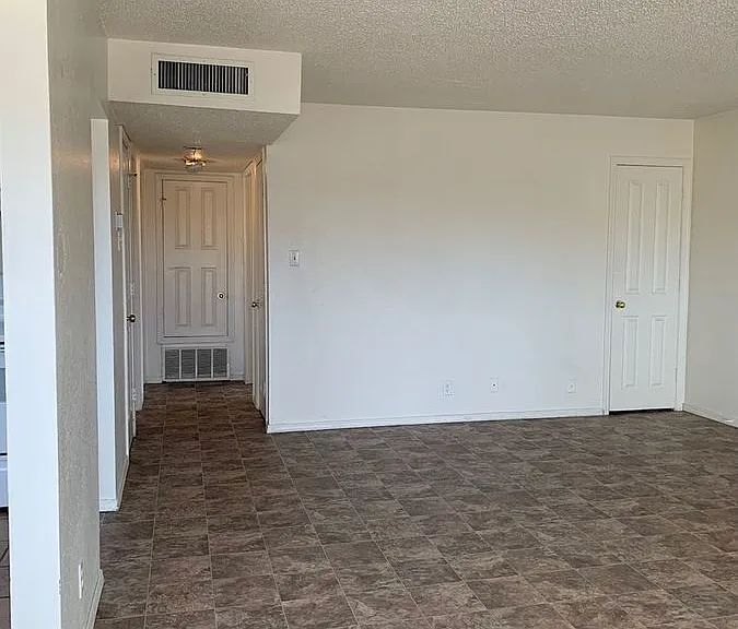 370 Atrisco Dr SW #12 — Photo 6