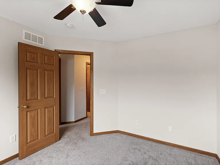 6860 Meadow Grass Ln S — Photo 24