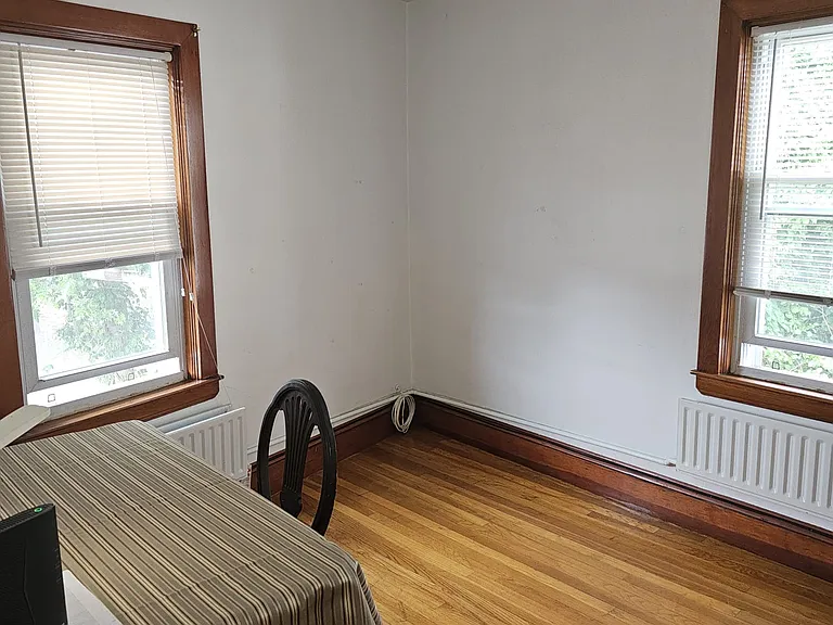 250 Valley St — Photo 3