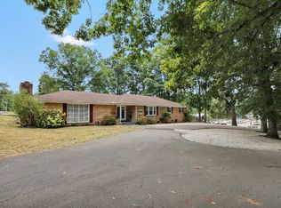 1200 N Oak Dr, Centerville, TN 37033