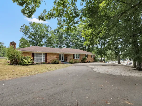 1200 N Oak Dr, Centerville, TN 37033