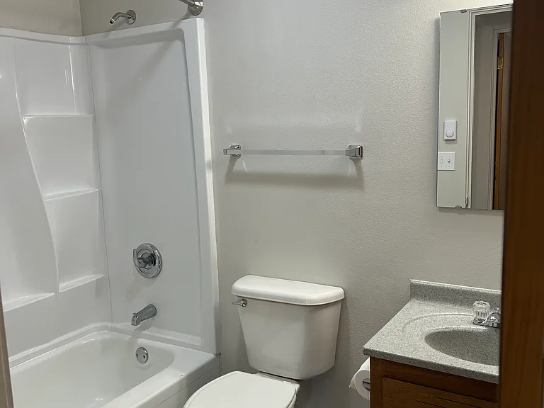 1804 N Regal St — Photo 3