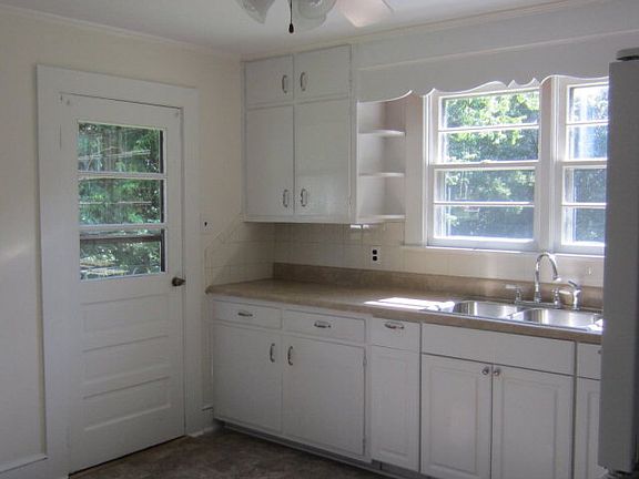 4th image of 74 Schoolfield Dr