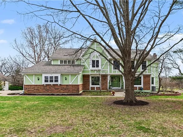 1510 S Lakestone Dr, Olathe, KS 66061