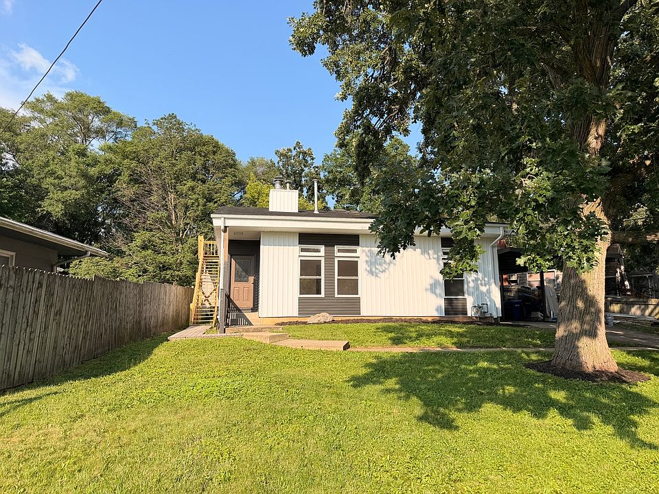 1st image of 121 Oak Dr