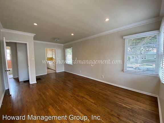 3rd image of 2107 Oak St APT 1