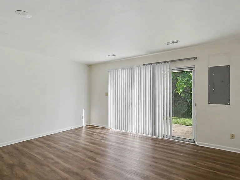 3890 Staffordshire Ln — Photo 8