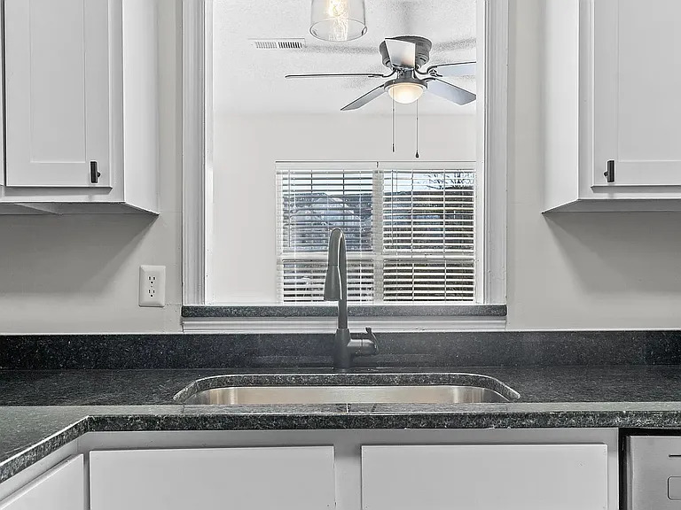 Skyside Landing Apartments — Photo 8