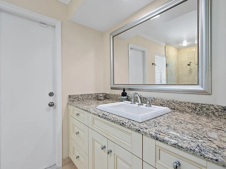 16 Thurston Dr — Photo 25