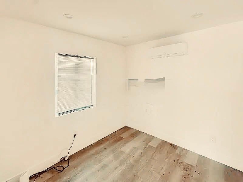 1st image of 938 E Kingsley Ave