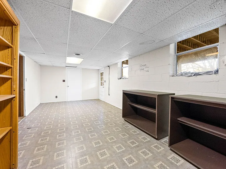 1835 Warren Dr — Photo 25