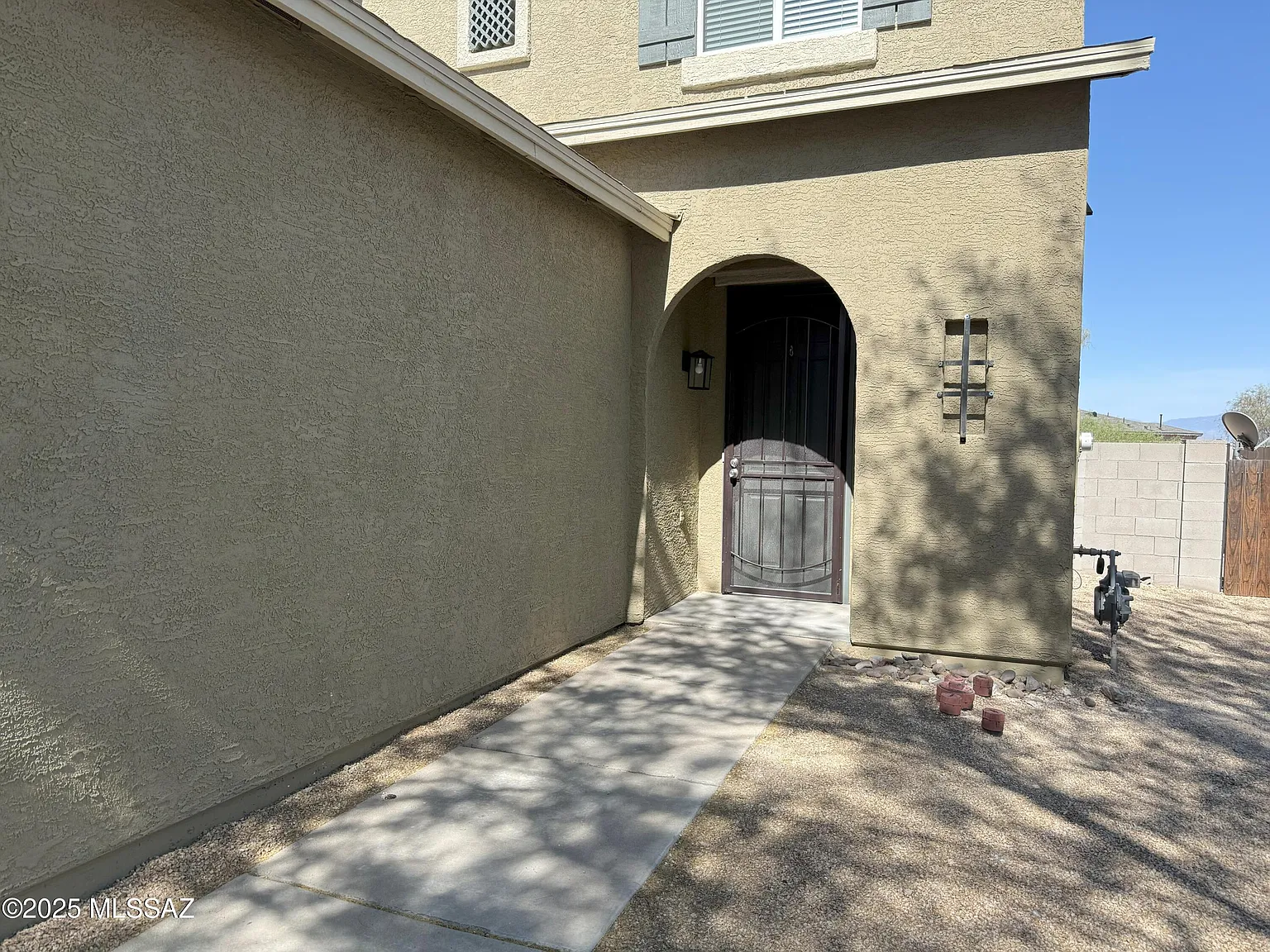 3 bed, 2.5 bath, 1629 sqft, $2,000 — Photo 2
