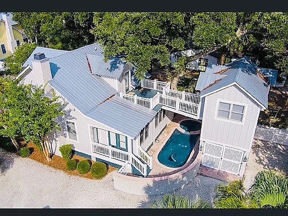 2nd image of 16 Live Oak Pl