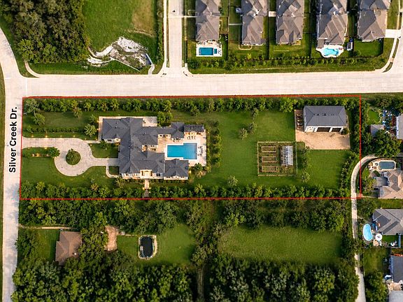 2nd image of 1000 Silver Creek Dr