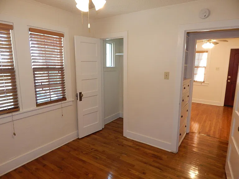 809 E Tujunga Ave — Photo 23
