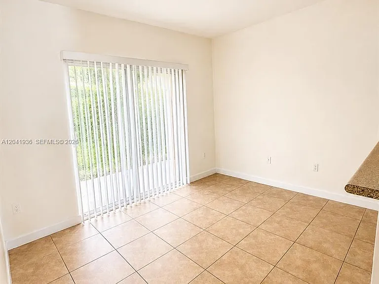 1656 SE 29th Ct #105 — Photo 8