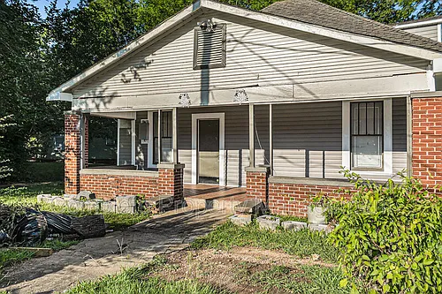 104 Henley St Photo 1