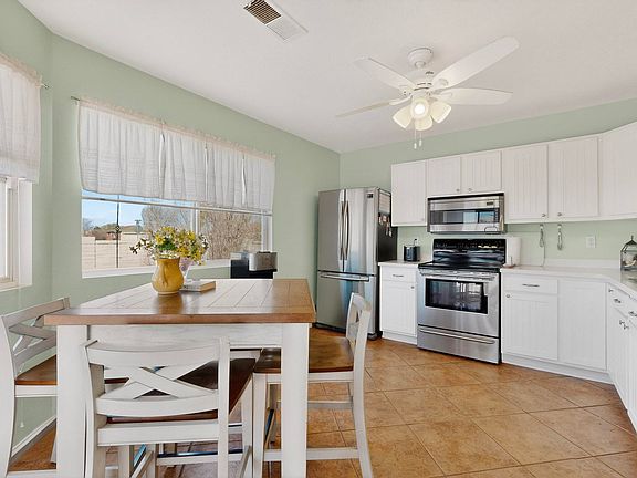 3rd image of 2209 High Desert Cir NE