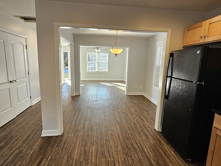 527 Walter St #527 — Photo 9