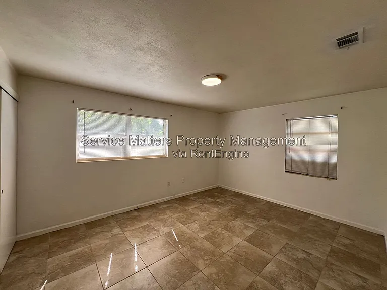 121 Berkley Dr — Photo 10