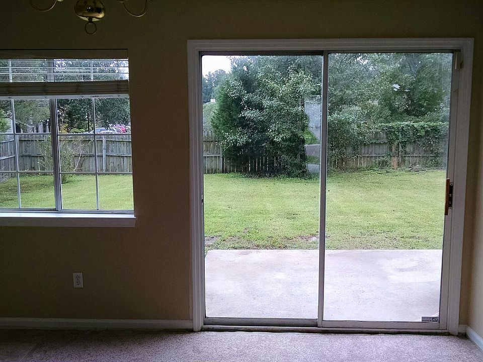 Sliding door to back yard