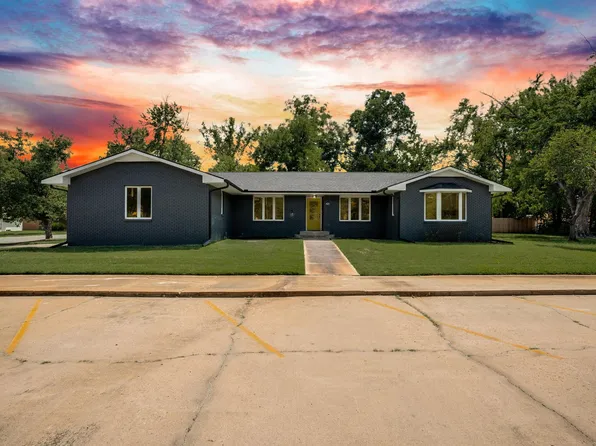 403 W 4th St, Halstead, KS 67056