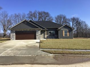 6480 Gail Ct, Hallsville, MO 65255