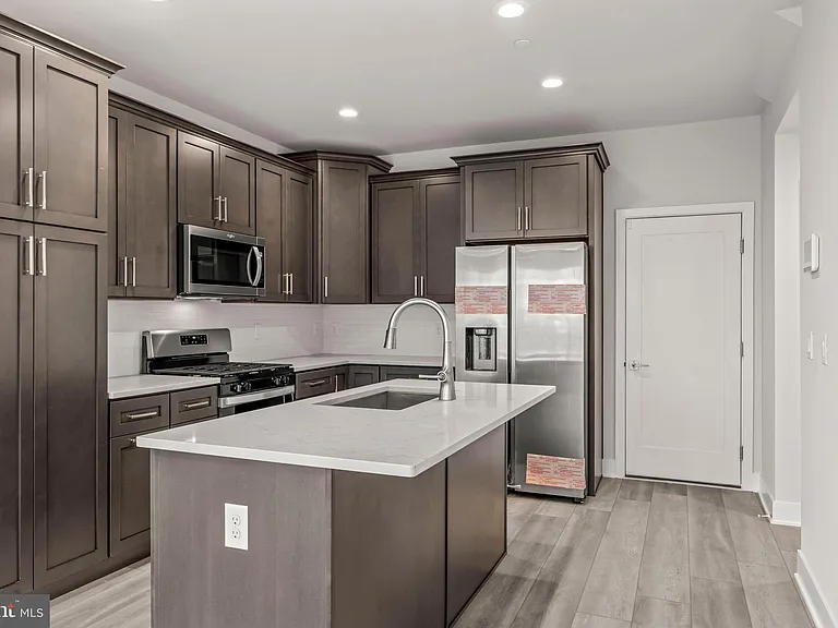 701 Brewster Aly #65 — Photo 4