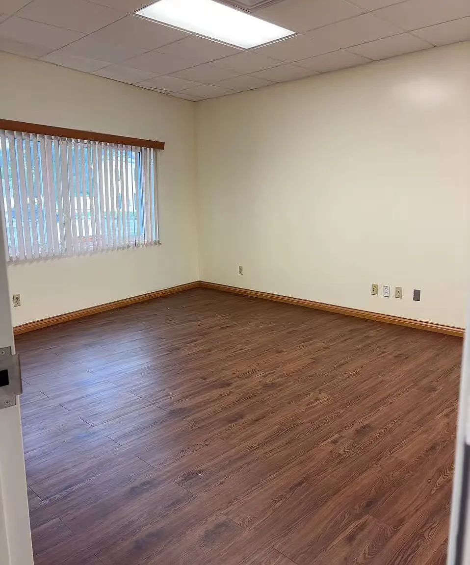 5 bed, 3000 sqft, $7,600 — Photo 2