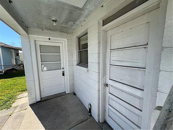 4th image of 638 Avenue F Unit B
