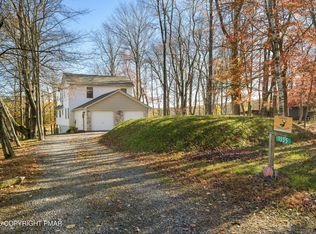 1335 Arrowhead Dr, Pocono Lake, PA 18347