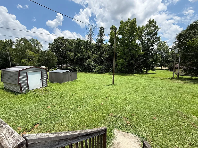 1403 Louise St NE — Photo 10