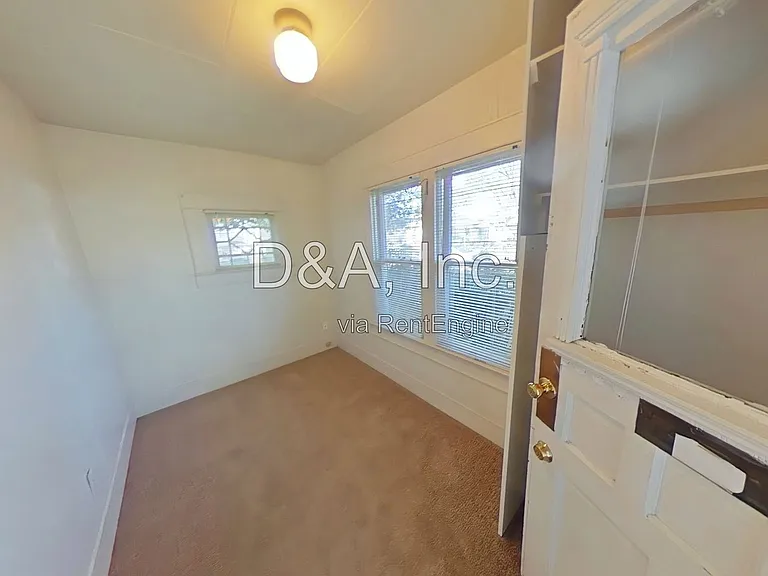 443 NW 14th St — Photo 4