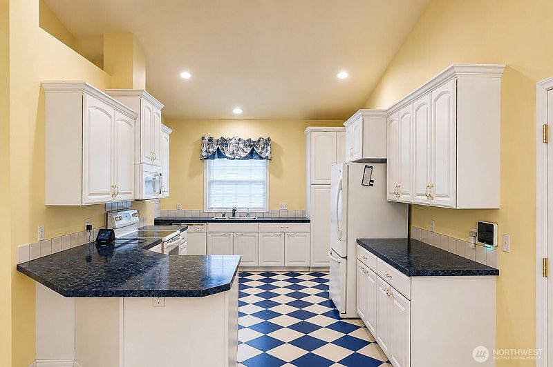 4th image of 630 S 20th Avenue